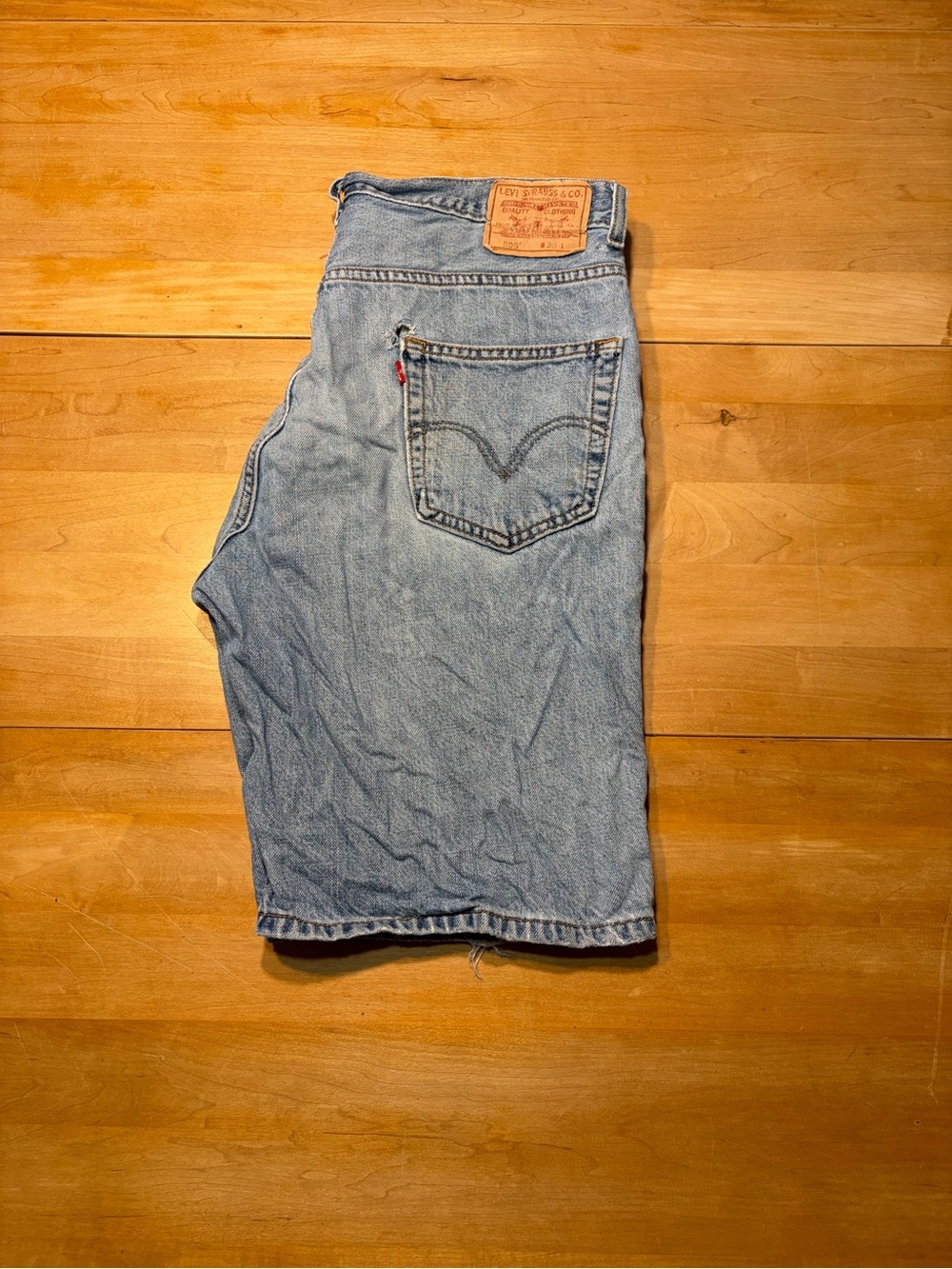 Red Tag Levi 505 Jorts
